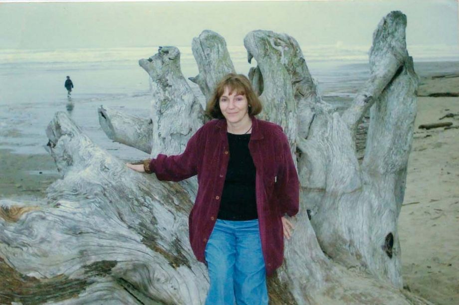 Rachael with driftwood on the Oregon coast